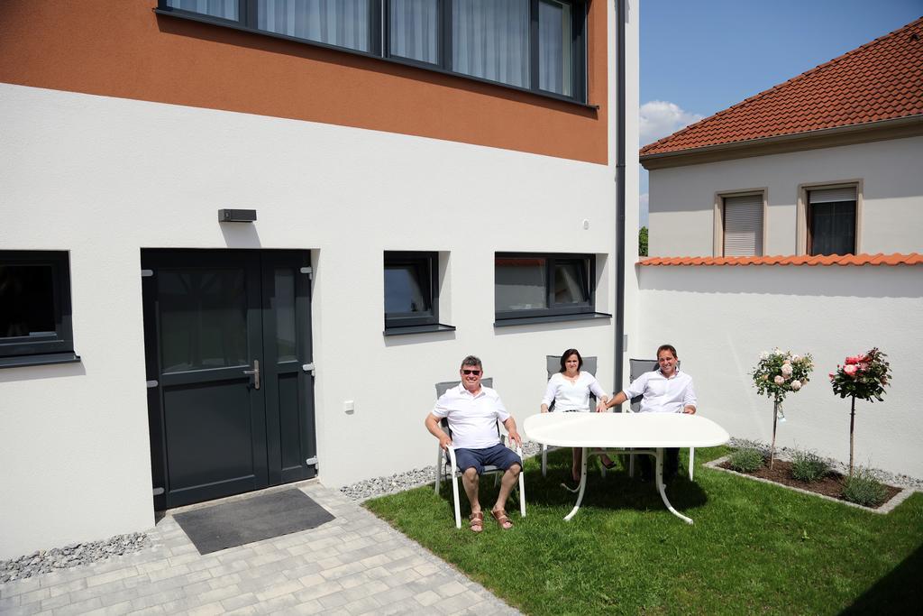 Penthouse Griemann 2 Fuer Max 4 Personen Mit Eigener Grosser Dachterrasse Zum Relaxen! Illmitz Exterior photo